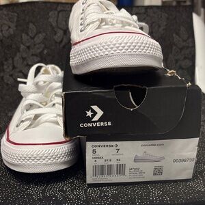 Converse All Star Unisex Sneakers 
Men’s 5 womens 7 never worn
